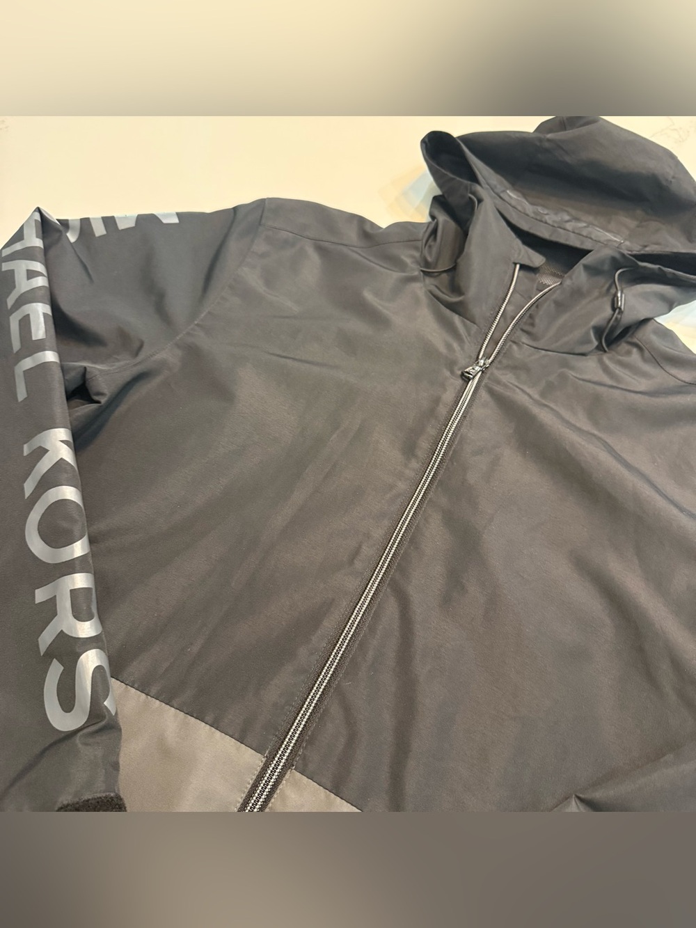 Men’s Michael Kors raincoat small wind breaker performance color block logo